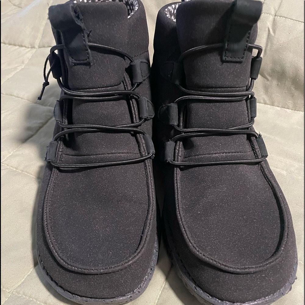 Hey Dude boot size 9